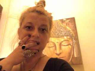 Enter my FREE CHATROOM PsychicEla