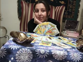 Enter my FREE CHATROOM psychicbella