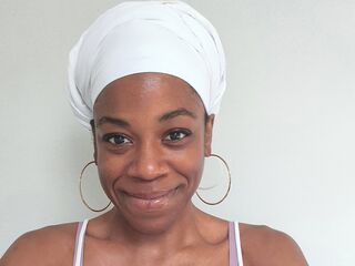 Enter my FREE CHATROOM KwueenAisha