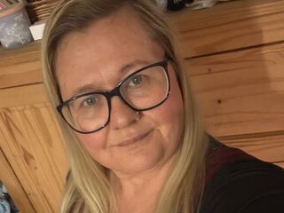 Enter my FREE CHATROOM WildQueenCindy